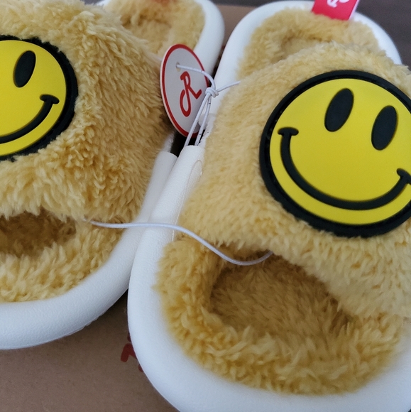 Fuzzy Slide Sandel - Picture 2 of 11